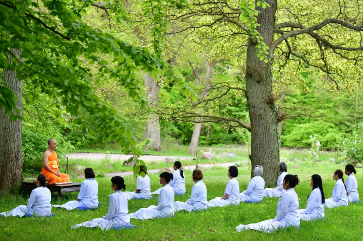 วัดพระธรรมกายคอร์ซัวร์ ลุสท์สโกว จัดโครงการปฏิบัติธรรมพิเศษระยะเวลา 7 วัน