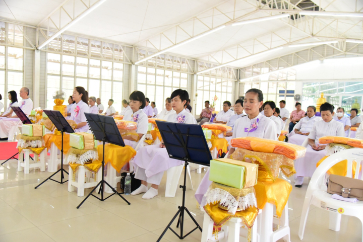 ธุดงคสถานนครสวรรค์ จัดพิธีทอดผ้าป่าสร้างองค์พระเจดีย์