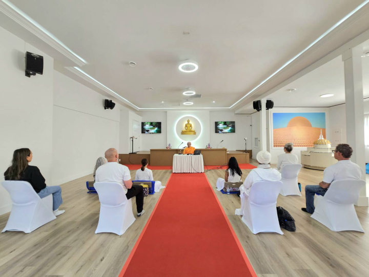 วัดพระธรรมกายแวนคูเวอร์ จัดกิจกรรมฝึกนั่งสมาธิให้กับชาวท้องถิ่น
