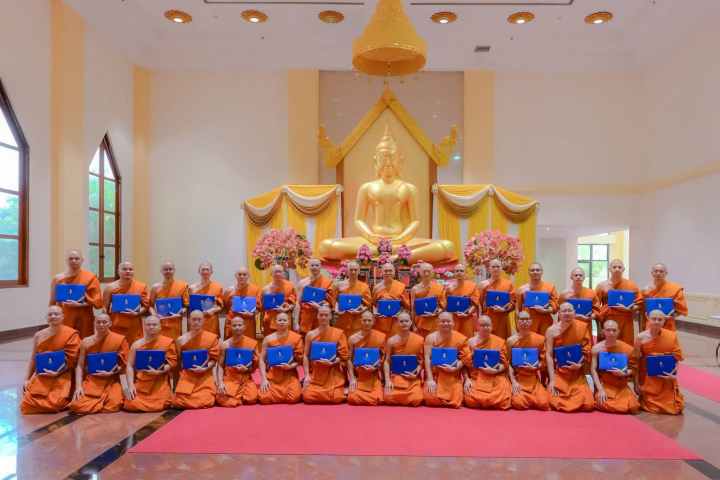 เจ้าคณะใหญ่หนตะวันออก เป็นประธานในพิธีปัจฉิมนิเทศและประทานวุฒิบัตรแก่พระธรรมทูตสายต่างประเทศ รุ่นที่ 32