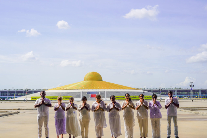 คณะผู้แสวงบุญจากประเทศศรีลังกา เดินทางมาเยี่ยมชมวัดพระธรรมกาย