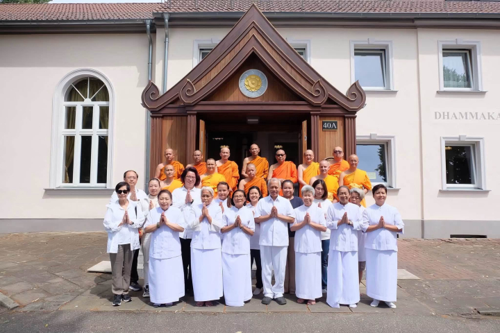 พระพรหมดิลก เดินทางมาเยี่ยมเยือนพระธรรมทูตและคณะกัลยาณมิตรวัดพระธรรมกายเบอร์ลิน