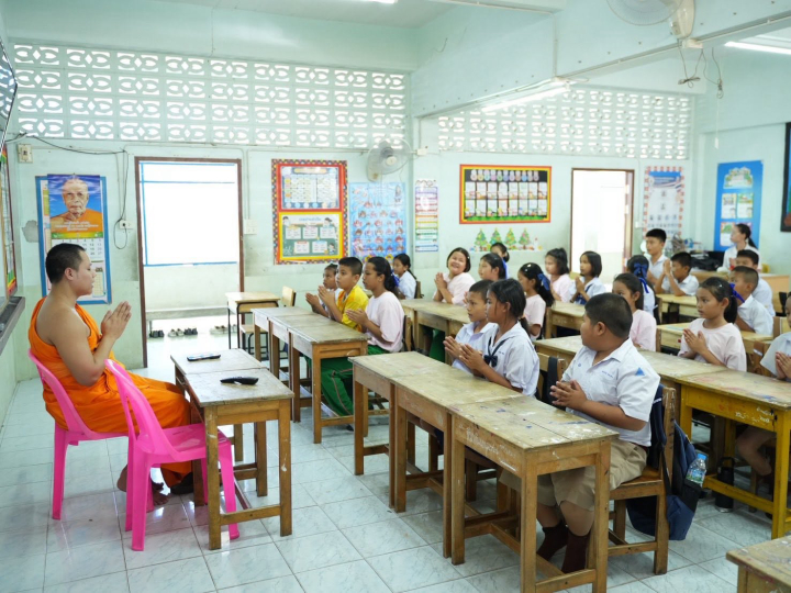 พระสอนศีลธรรม วัดพระธรรมกาย สอนศีลธรรม ณ โรงเรียนสังข์อ่ำวิทยา