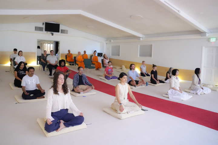 วัดพระธรรมกายจอร์เจีย  จัดปฏิบัติธรรม FULL MOON MEDITATION DAY