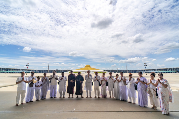 ชาวบังกลาเทศ เดินทางมาเยี่ยมวัดพระธรรมกาย จังหวัดปทุมธานี