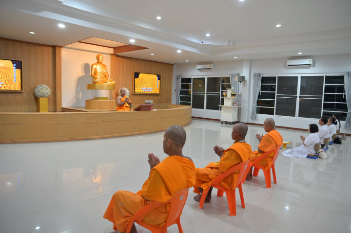 ศูนย์ปฏิบัติธรรมพนมสารคาม จัดปฏิบัติธรรมประจำสัปดาห์ โครงการหมู่บ้านรักษาศีล 5