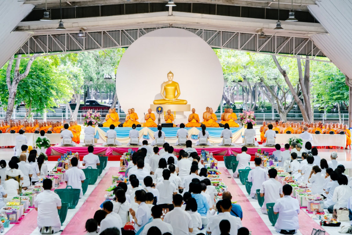 พิธีตักบาตรฉลองพระใหม่ IDOP ภาคภาษาจีน รุ่นที่ 21