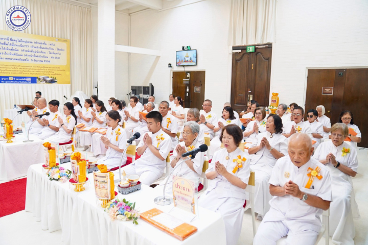วัดพระธรรมกายแคลิฟอร์เนีย จัดพิธีถวายเทียนพรรษา กองบุญแสงสว่าง และผ้าอาบน้ำฝน
