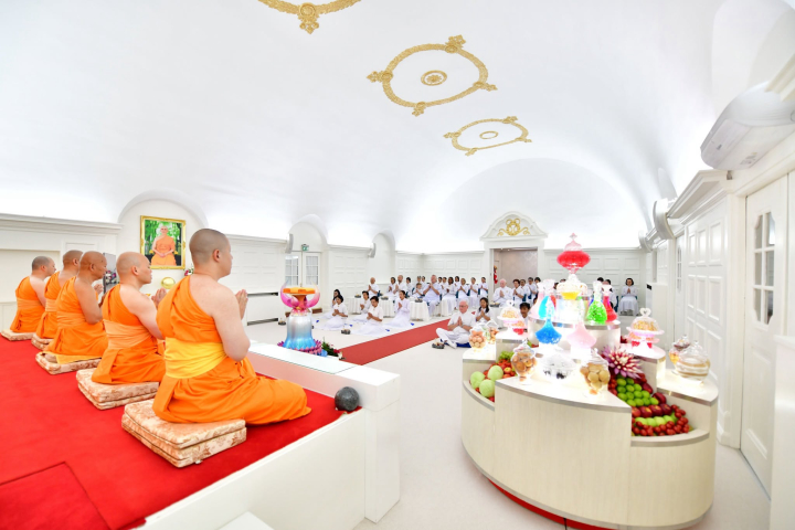 พระธรรมกายเชลแลนด์ จัดพิธีบูชาข้าวพระ