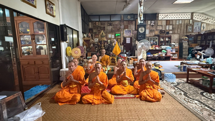 คณะสงฆ์ศูนย์ปฏิบัติธรรมเขาคิชฌกูฏ ทำวัตรพระผู้ใหญ่เทศกาลเข้าพรรษา