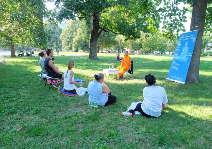 วัดพระธรรมกายเบอร์ลิน จัดปฏิบัติธรรม ณ สวนสาธารณะ Treptower Park