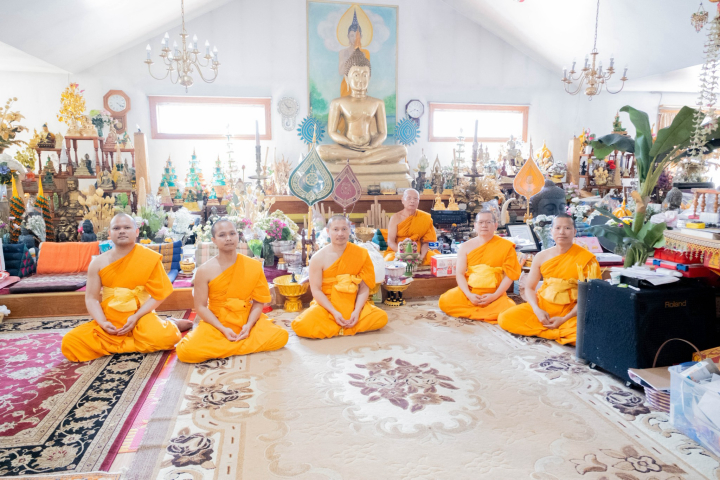 คณะสงฆ์วัดพระธรรมกายมินเนโซตา กราบทำวัตรพระผู้ใหญ่ เนื่องในเทศกาลเข้าพรรษา 