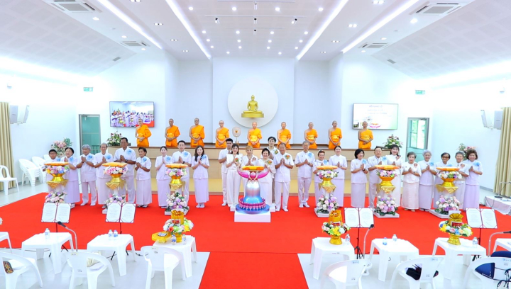 ศูนย์ปฏิบัติธรรมน้ำใสใจสว่าง จัดพิธีทอดผ้าป่าสมทบกฐิน ครั้งที่ 1
