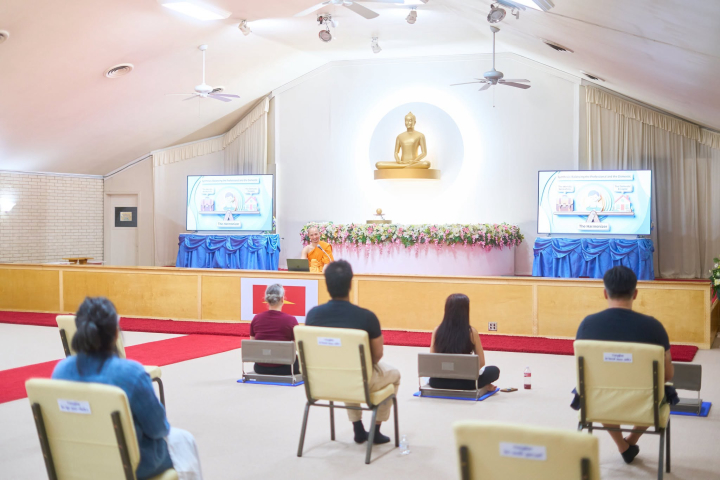 คลาสพระพุทธศาสนาและคลาสสมาธิ ณ วัดพระธรรมกายเท็กซัส