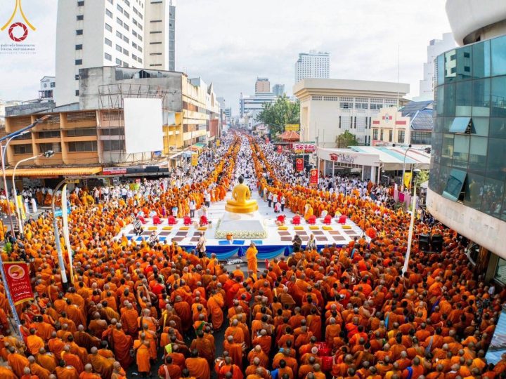 พิธีทำบุญตักบาตรพระ10,000 รูป นานาชาติ ปีที่ 23 ณ ใจกลางนครหาดใหญ่ จ.สงขลา