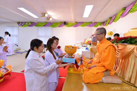 วัดพระธรรมกายนางาโน่ จัดพิธีบูชาข้าวพระ
