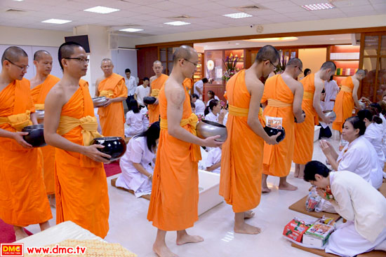 วัดพระธรรมกายไทเป จัดพิธีทอดกฐิน