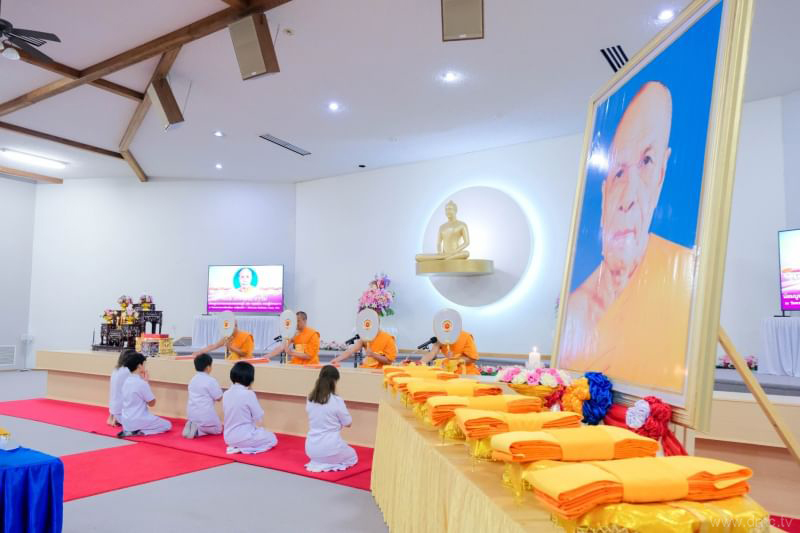 วัดพระธรรมกายมินเนโซตา จัดพิธีถวายกองบุญส่วนต่อขยายสภาธรรมกายสากล