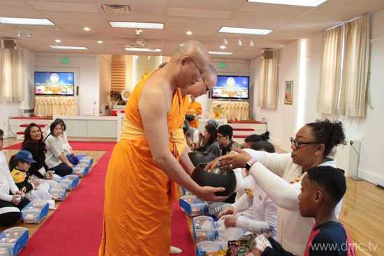 วัดพระธรรมกายบอสตัน จัดงานบุญวันอาทิตย์