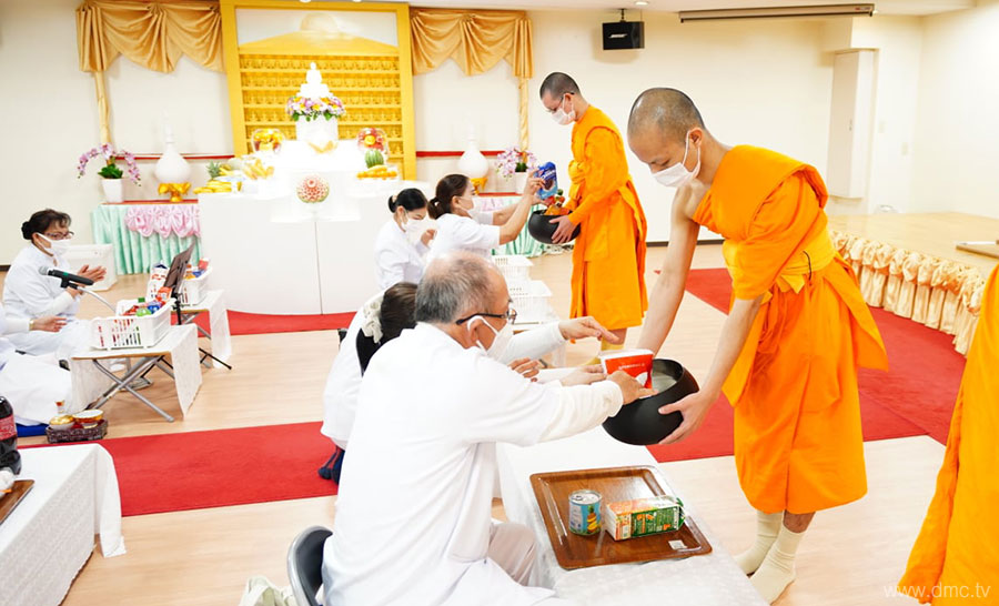 วัดพระธรรมกายโอซาก้า จัดบูชาข้าวพระ