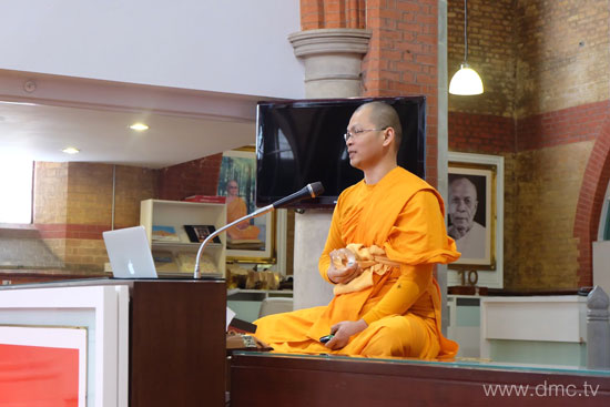เด็ก ๆ รอบวัด มาศึกษาพระพุทธศาสนา ณ วัดพระธรรมกายลอนดอน