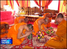 คณะสงฆ์วัดพระธรรมกายบอสตัน ทำวัตรพระผู้ใหญ่