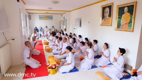 วัดพระธรรมกายปารีส จัดพิธีบรรพชาสามเณร