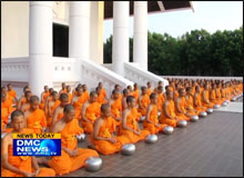 พิธีตักบาตรฉลองพระภิกษุและสามเณรใหม่