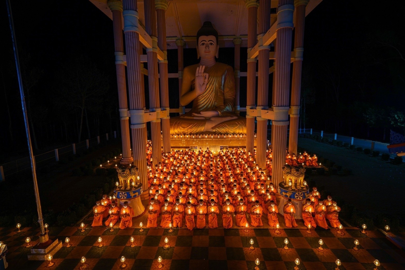พิธีจุดประทีปถวายเป็นพุทธบูชา โครงการบรรพชาสามเณร 500 รูป ประเทศบังกลาเทศ