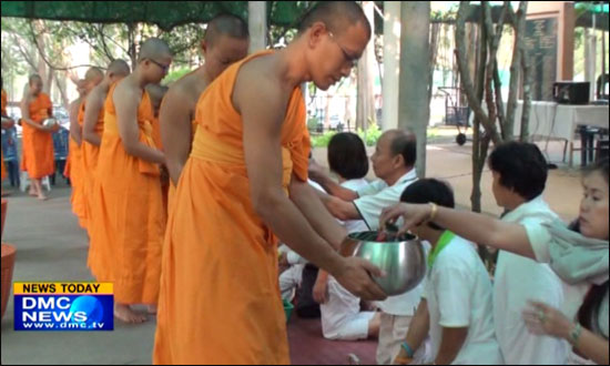 Lanna Dhutanka Place arranged the Lanna Merit Making Activity