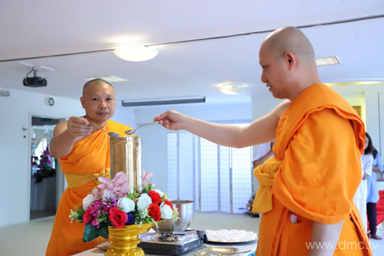 วัดพระธรรมกายเดนมาร์ก จัดพิธีหล่อเทียนพรรษา