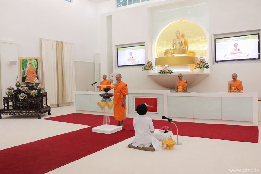 วัดพระธรรมกายฟลอริดา จัดพิธีทอดผ้าป่าบำรุงวัด