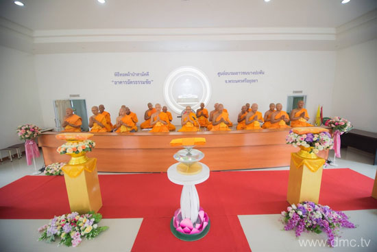พิธีทอดผ้าป่าสามัคคีเติมเต็มหลังคาอาคารฉัตรธรรมชัย