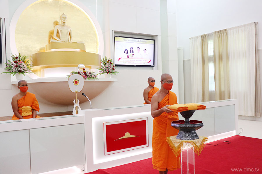 วัดพระธรรมกายฟลอริดา จัดพิธีทอดผ้าป่าบำรุงวัด