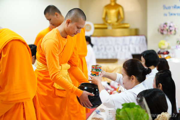 พิธีบูชาข้าวพระ ณ วัดพระธรรมกายโอซาก้า