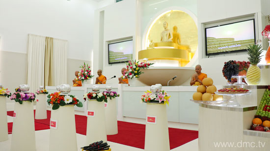 วัดพระธรรมกายฟลอริดา จัดพิธีบูชาข้าวพระ