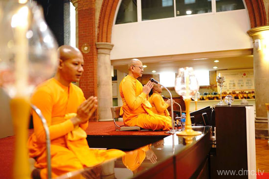 วัดพระธรรมกายลอนดอน จัดงานบุญวันมาฆบูชา