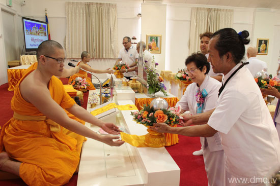 วัดพระธรรมกายบอสตัน จัดพิธีบูชาข้าวพระ