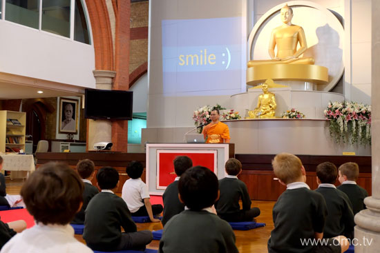 คณะนักเรียน Knaphill Junior School  ศึกษาพระพุทธศาสนา ณ วัดพระธรรมกายลอนดอน