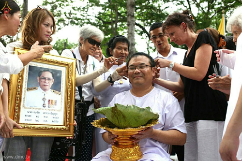พิธีตัดปอยผมรุ่นบูชาธรรม 71 ปี พระเทพญาณมหามุนี