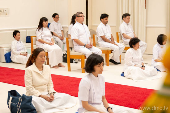 วัดพระธรรมกายนิวเจอร์ซี จัดงานบุญพิธีทอดผ้าป่า