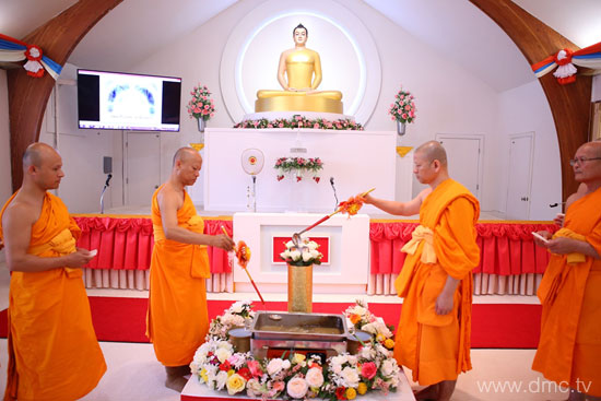 วัดพระธรรมกายซีแอตเติล จัดพิธีหล่อเทียนพรรษามหามงคล