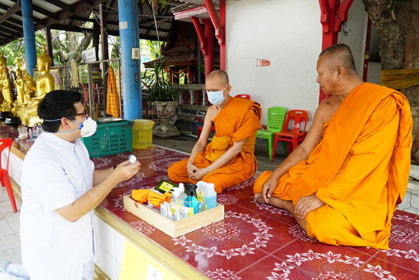 โฆษกคณะศิษยานุศิษย์วัดพระธรรมกาย น้อมถวายอุปกรณ์ป้องกันไวรัสโควิด-19