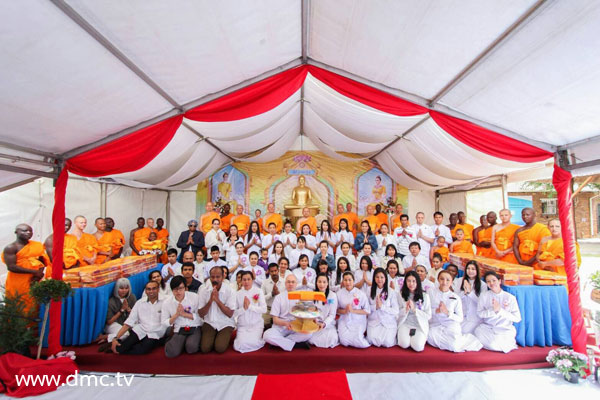 วัดพระธรรมกายโจฮันเนสเบิร์ก จัดพิธีทอดกฐิน