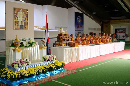 พระธรรมทูตวัดพระธรรมกายยุโรป บำเพ็ญกุศลถวายรัชกาลที่ 9