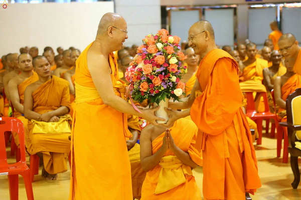 คณะสงฆ์ 3 จังหวัด กว่า 160 รูป ร่วมถวายกำลังใจหลวงพ่อธัมมชโย