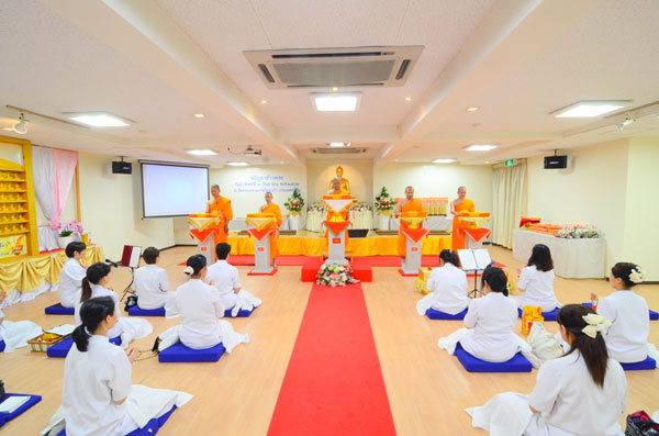 วัดพระธรรมกายโอซาก้า จัดพิธีบูชาข้าวพระ