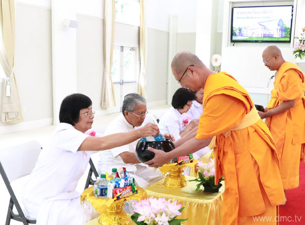 วัดพระธรรมกายฟลอริดา จัดพิธีถวายกองบุญการศึกษา