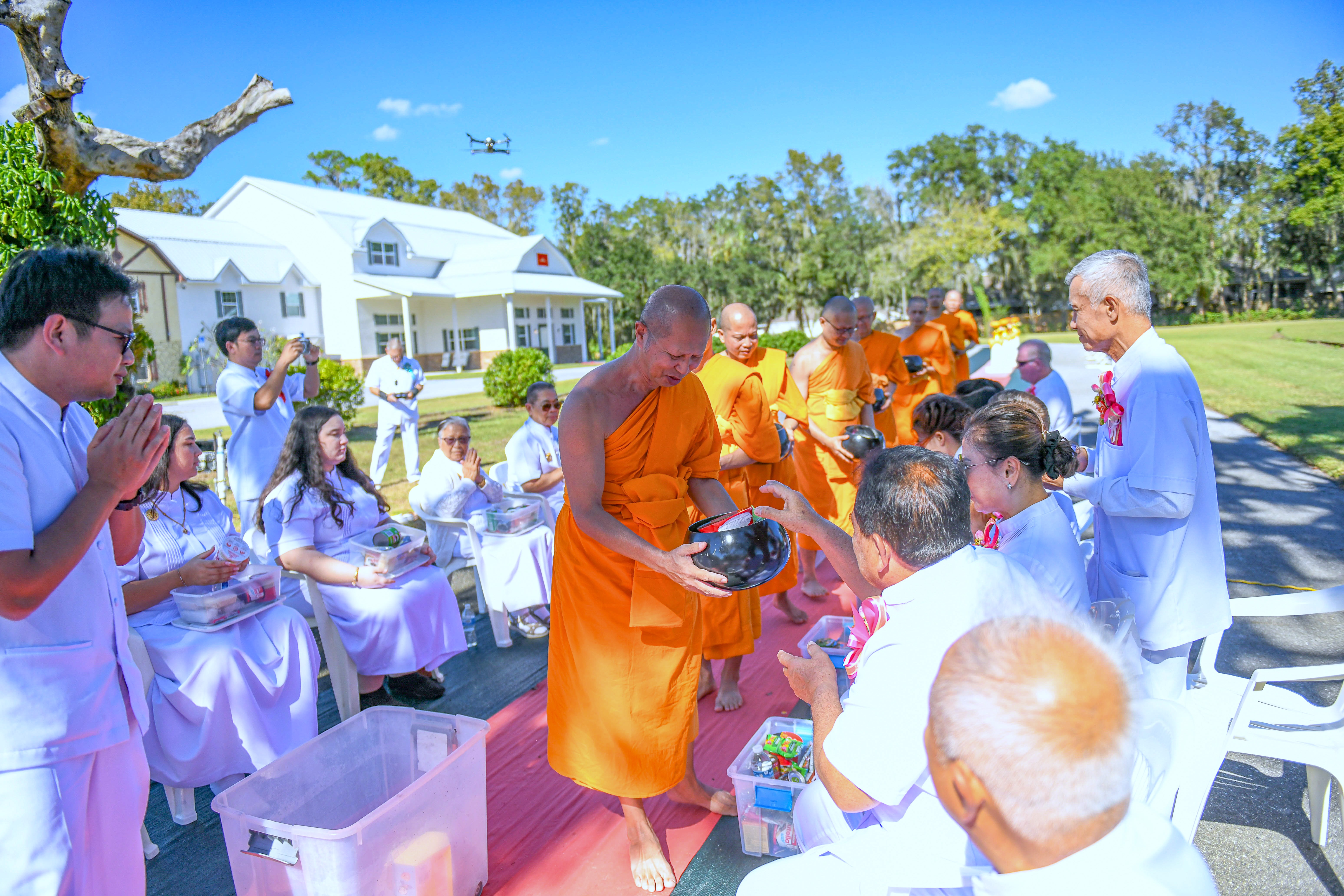 วัดพระธรรมกายฟลอริดา จัดพิธีทอดกฐินบรมจักรพรรดิ