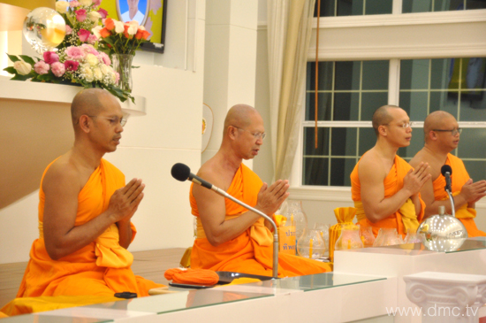 วัดพระธรรมกายฟลอริดา จัดพิธีบูชาข้าวพระ